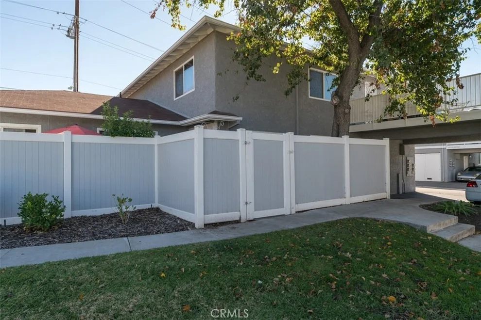 Unit for sale at 28128 Robin Avenue, Saugus, CA 91350
