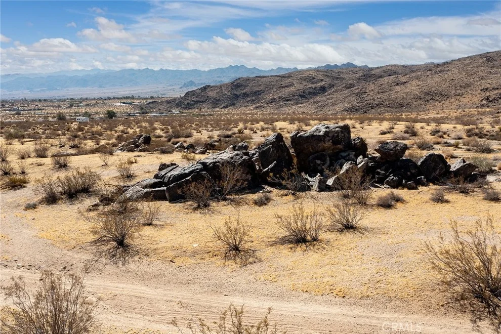 Unit for sale at 5015 Nucham, Joshua Tree, CA 92252