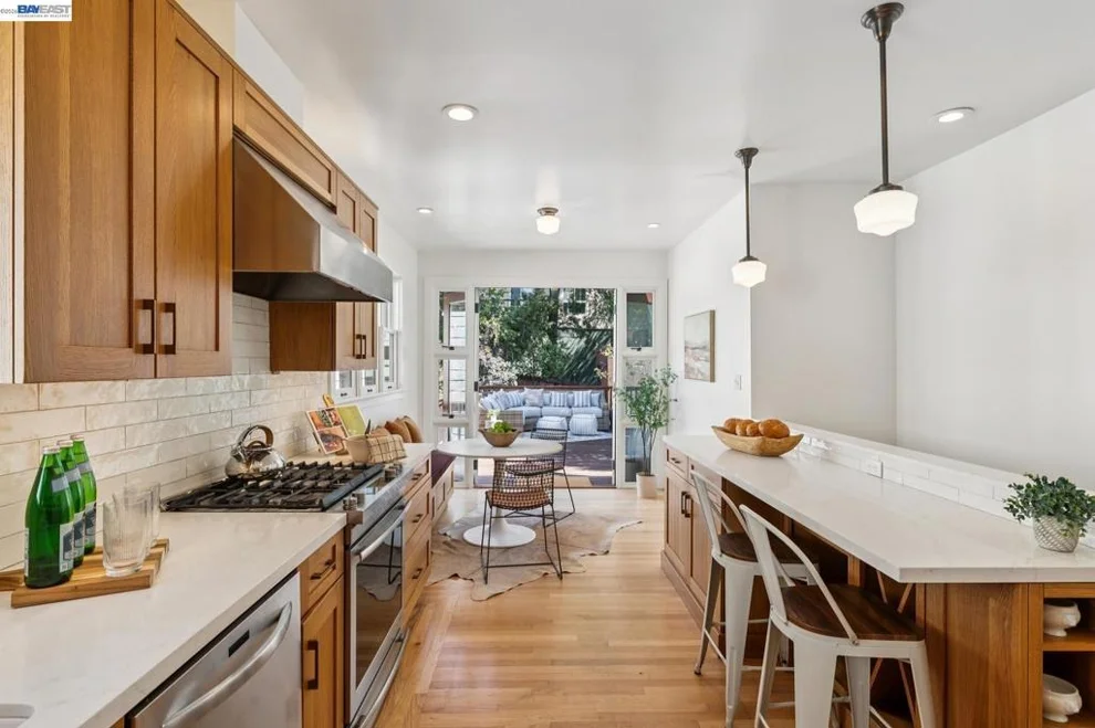 Unit for sale at 542 Chetwood St, Oakland, CA 94610