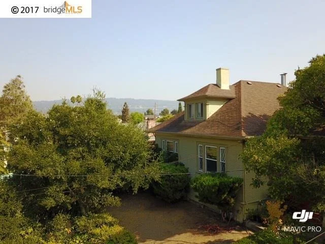 Unit for sale at 2724 Sunset Ave, Oakland, CA 94601