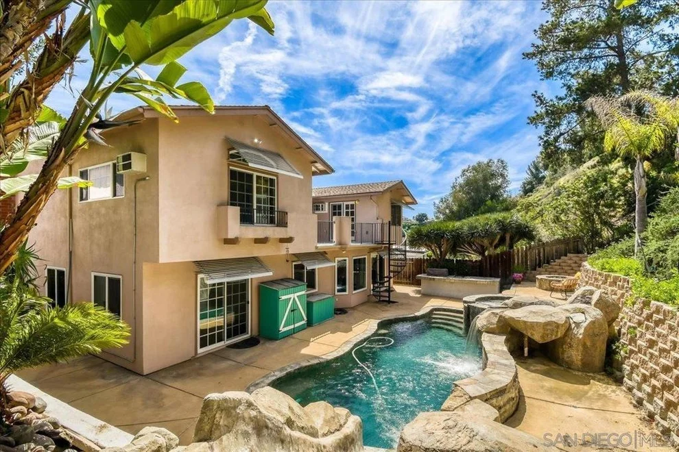 Unit for sale at 2552 Arnott Street, San Diego, CA 92110