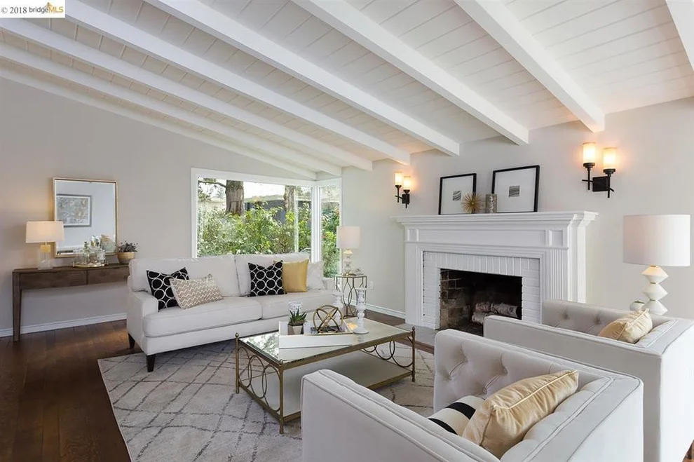 Unit for sale at 5600 Cabot Dr, Oakland, CA 94611