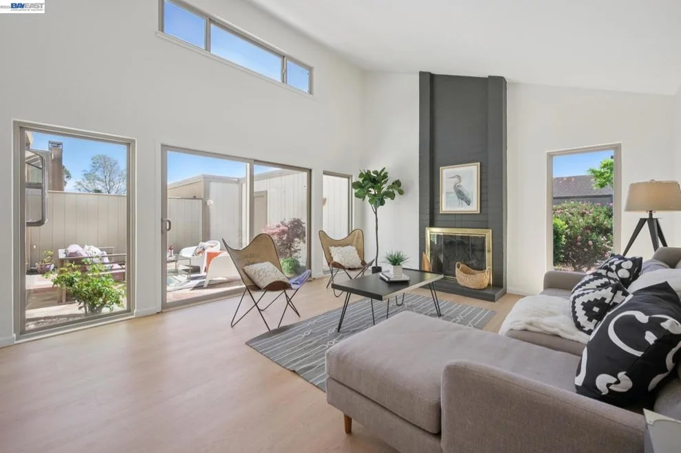 Unit for sale at 3201 Phoenix Ln, Alameda, CA 94502