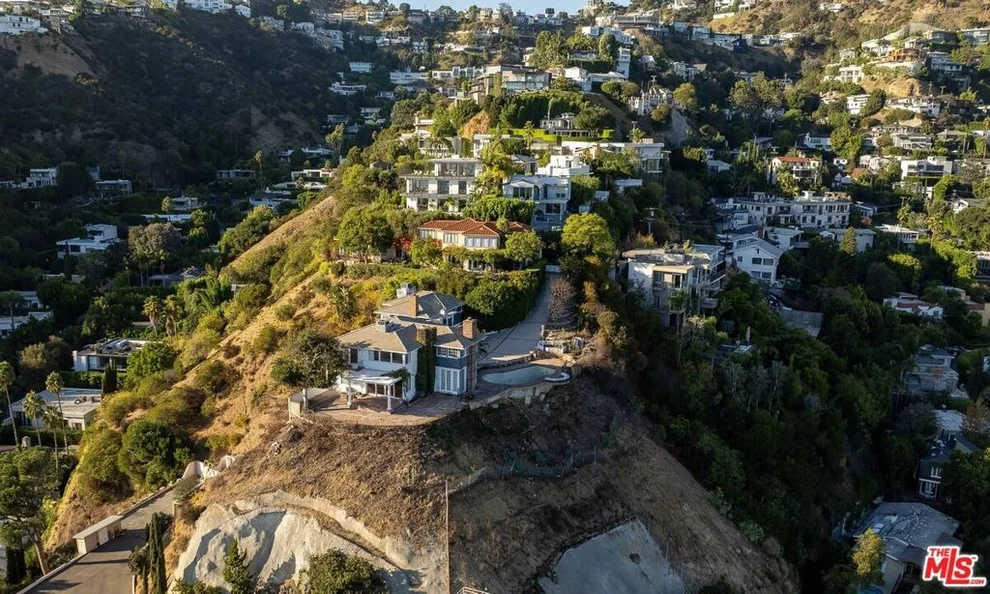 Unit for sale at 8900 Evanview Drive, Los Angeles, CA 90069