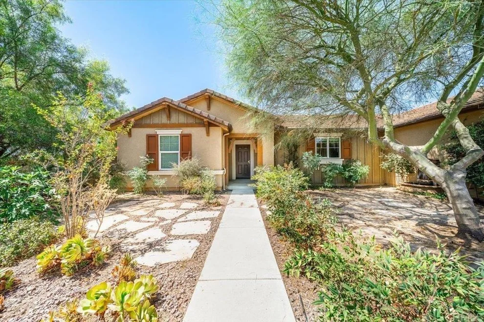Unit for sale at 352 Tom McGuinness Jr Circle, Fallbrook, CA 92028