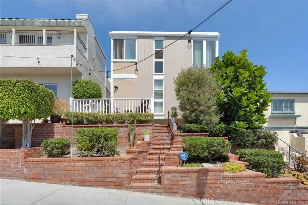 Unit for sale at 409 16th Street, Manhattan Beach, CA 90266