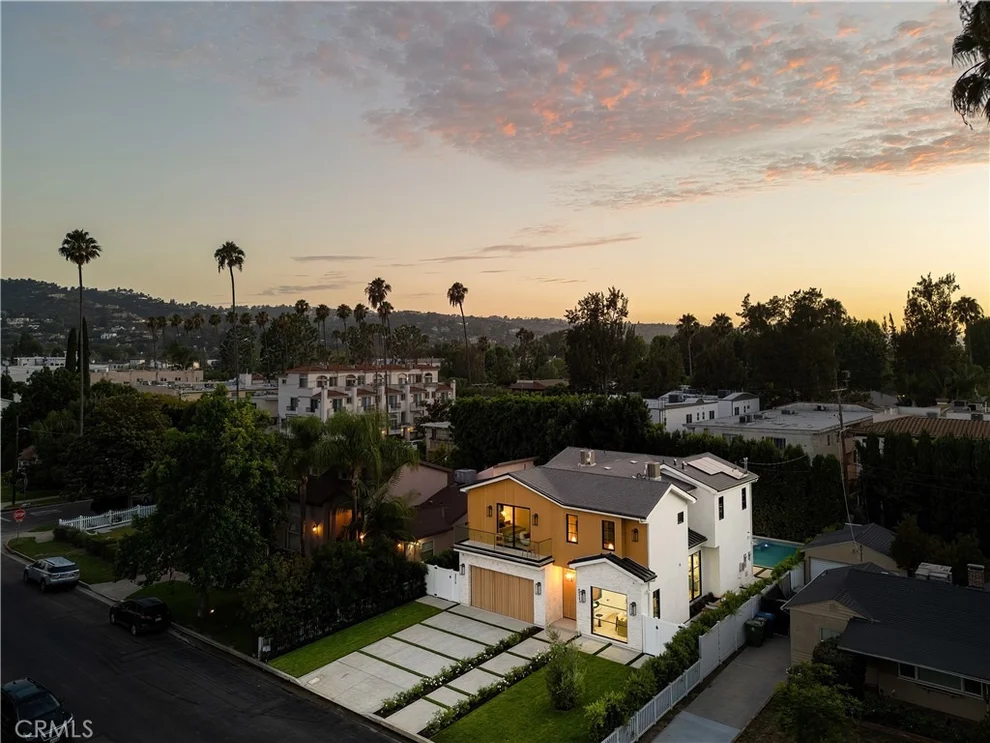 Unit for sale at 4517 Longridge Avenue, Sherman Oaks, CA 91423