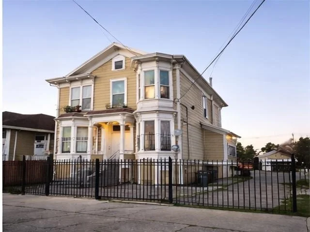Unit for sale at 874 Isabella St, Oakland, CA 94607