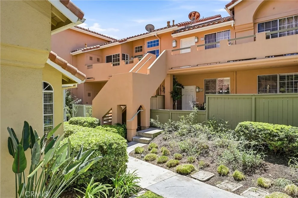 Unit for sale at 51 Abrazo Aisle, Irvine, CA 92614