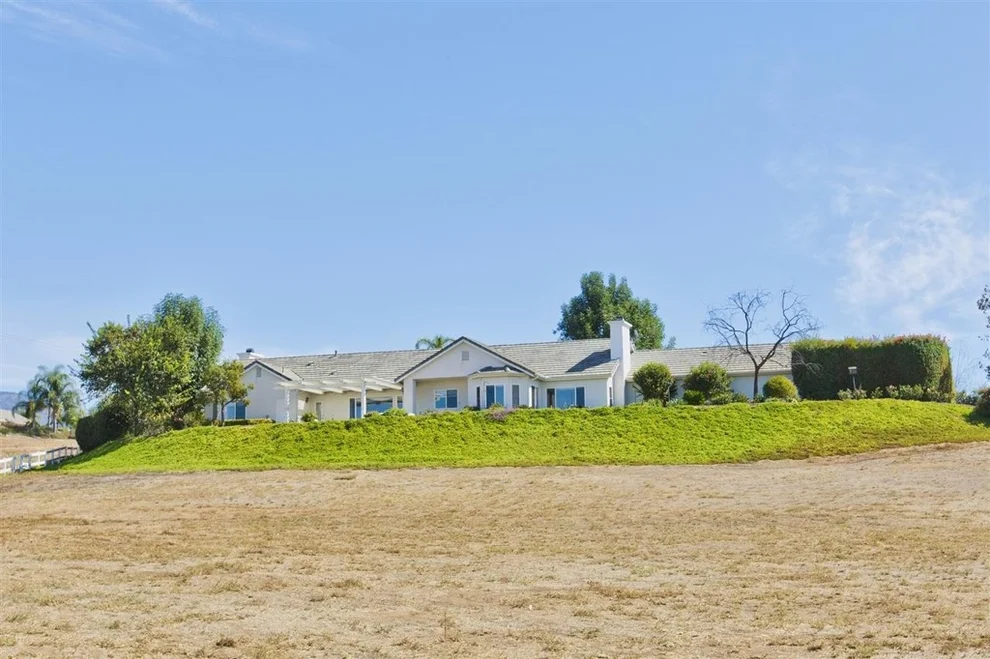 Unit for sale at 30492 Crescent Moon, Valley Center, CA 92082