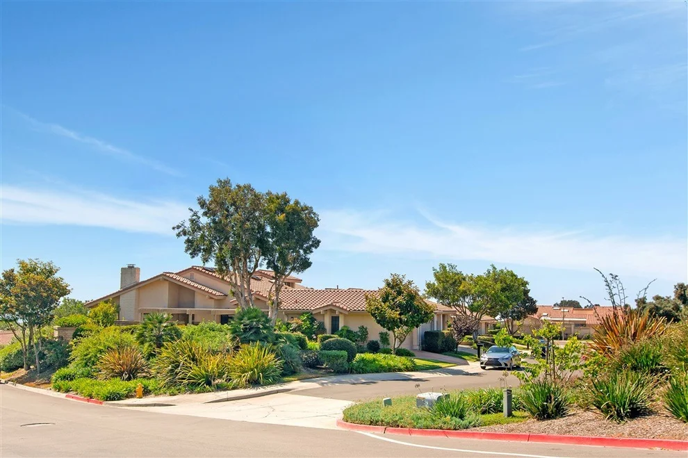 Unit for sale at 2289 Via Munera, La Jolla, CA 92037