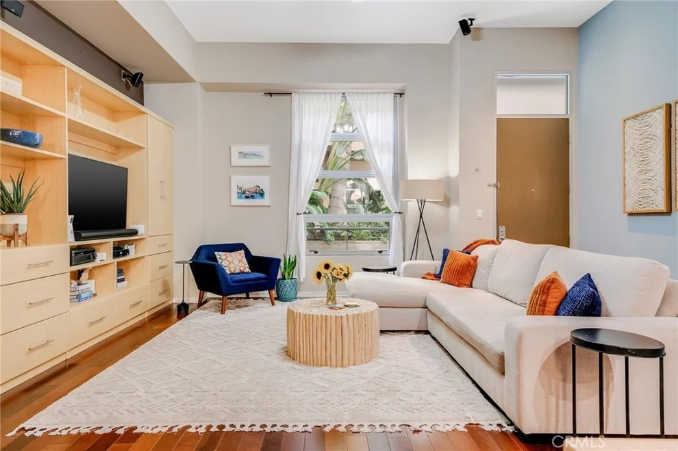 Unit for sale at 133 The Promenade N, Long Beach, CA 90802