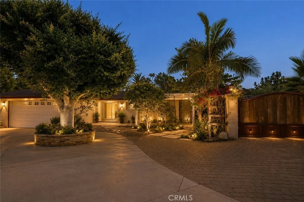 Unit for sale at 12312 Newport, Santa Ana, CA 92705