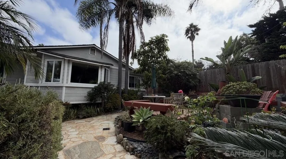 Unit for sale at 4548 Point Loma Ave, San Diego, CA 92107