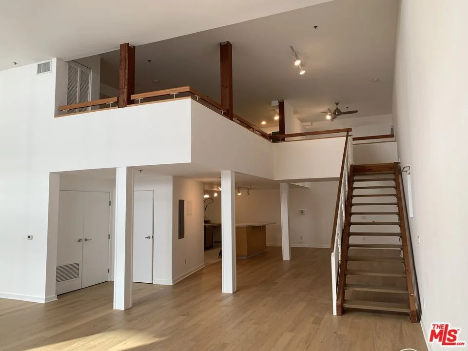 Unit for sale at 615 Hampton Drive, Venice, CA 90291