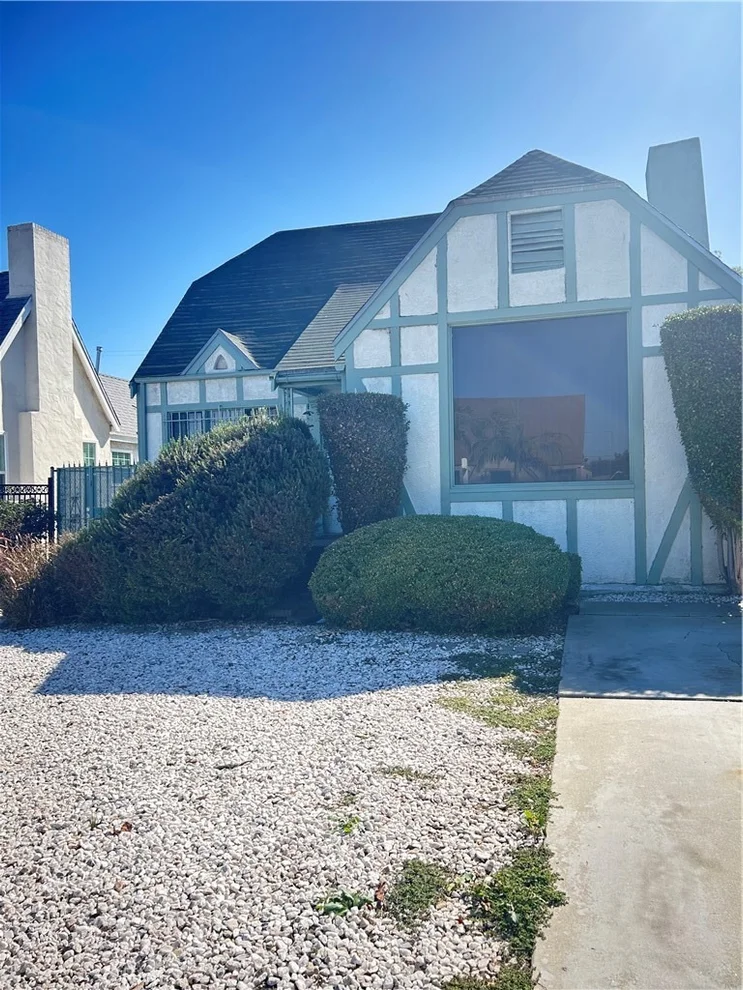 Unit for sale at 544 W 112th, Los Angeles, CA 90044