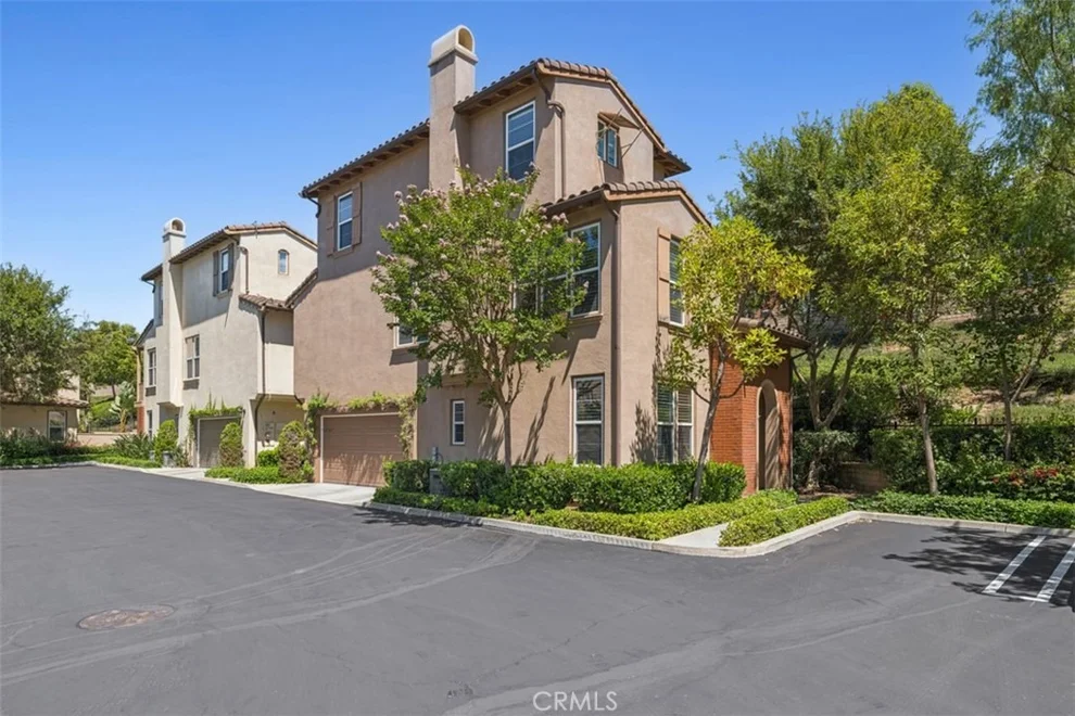 Unit for sale at 214 Tall Oak, Irvine, CA 92603