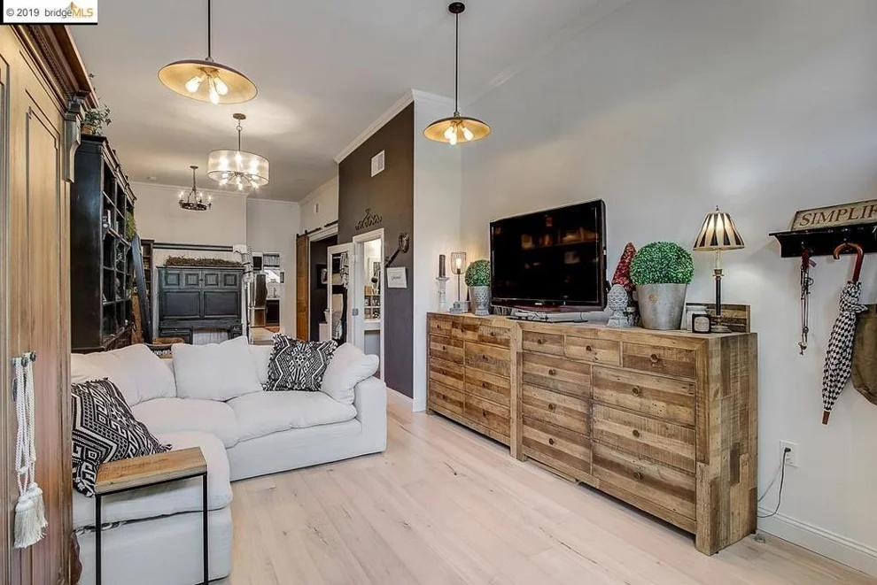 Unit for sale at 3139 West St, Oakland, CA 94608