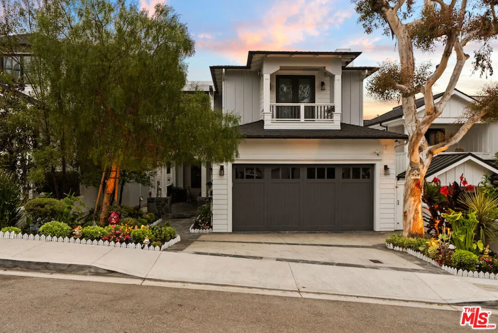 Unit for sale at 592 30th Street, Manhattan Beach, CA 90266