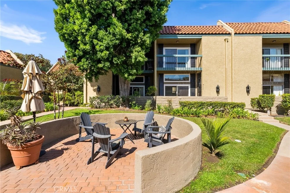 Unit for sale at 974 Palo Verde, Long Beach, CA 90815
