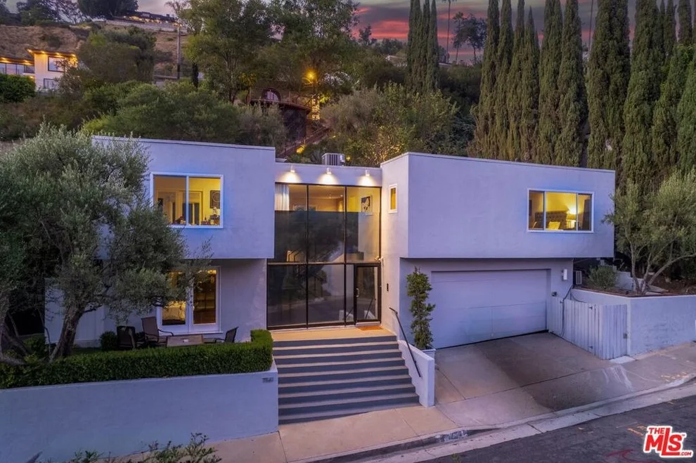 Unit for sale at 7561 Devista Drive, Los Angeles, CA 90046