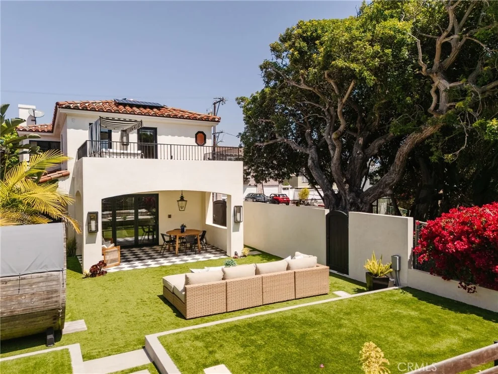 Unit for sale at 429 20th Street, Manhattan Beach, CA 90266