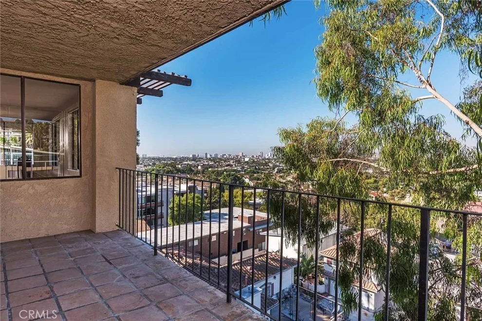 Unit for sale at 1923 Molino Avenue, Signal Hill, CA 90755