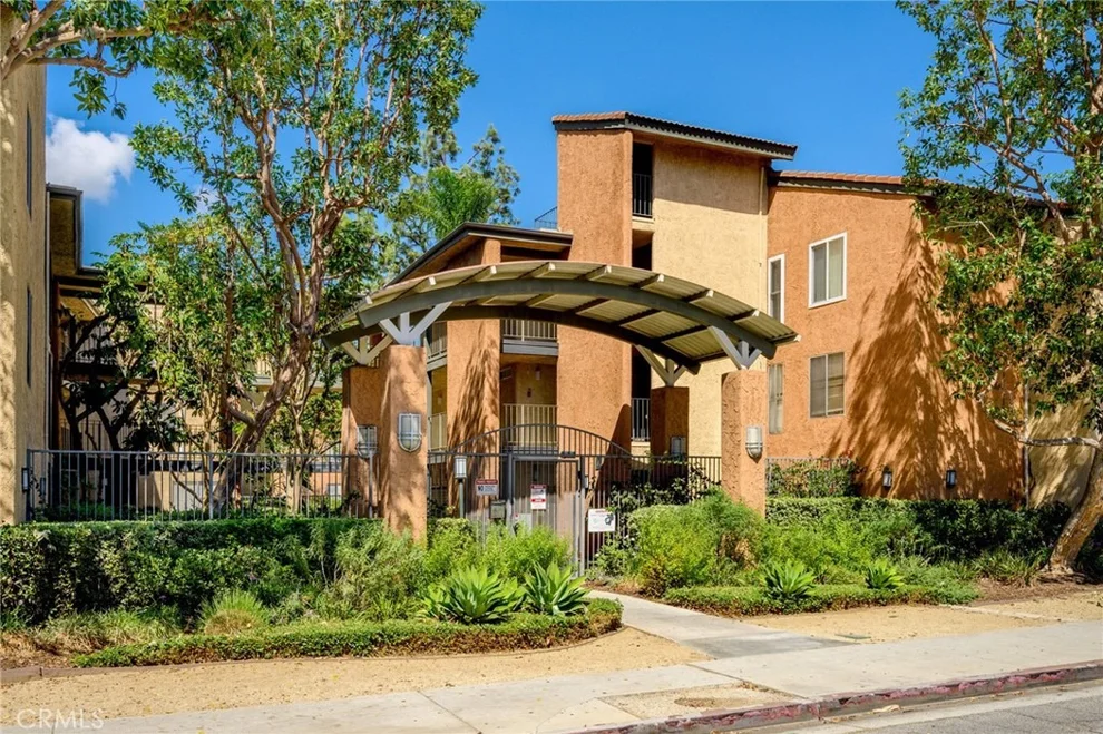 Unit for sale at 15425 Sherman, Van Nuys, CA 91406