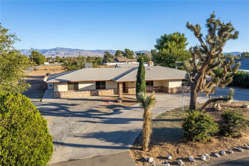 Unit for sale at 14805 Gayhead, Apple Valley, CA 92307