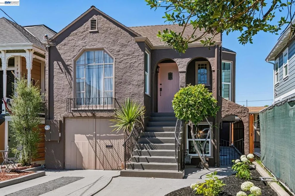 Unit for sale at 467 Santa Clara Ave, Alameda, CA 94501