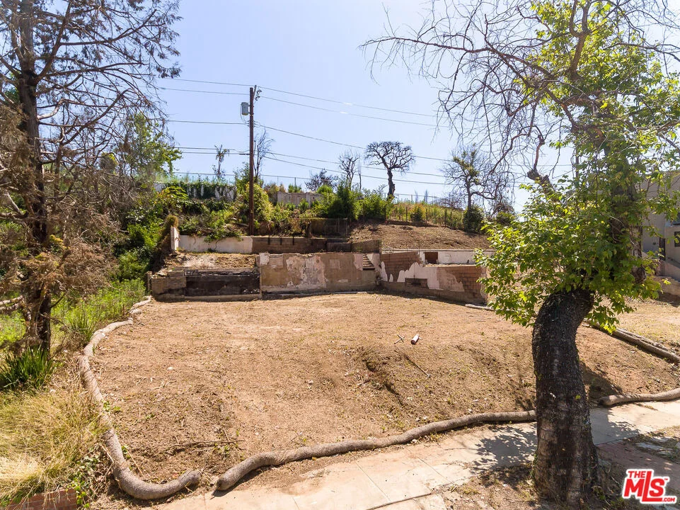 Unit for sale at 630 Bienveneda Avenue, Pacific Palisades, CA 90272