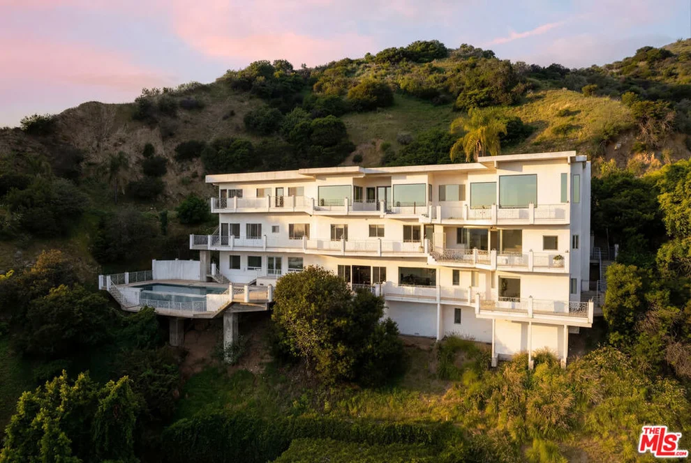 Unit for sale at 2000 Wattles Drive, Los Angeles, CA 90046