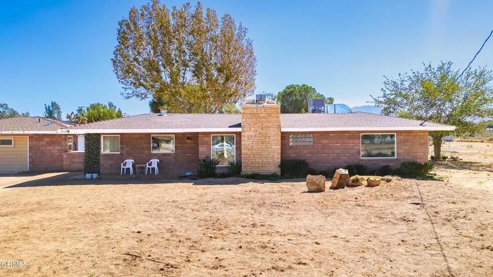 Unit for sale at 2714 W Avenue M8, Palmdale, CA 93551