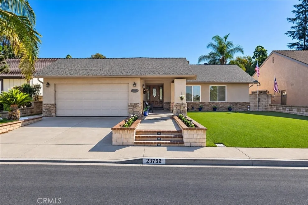 Unit for sale at 23752 Via Navarra, Mission Viejo, CA 92691
