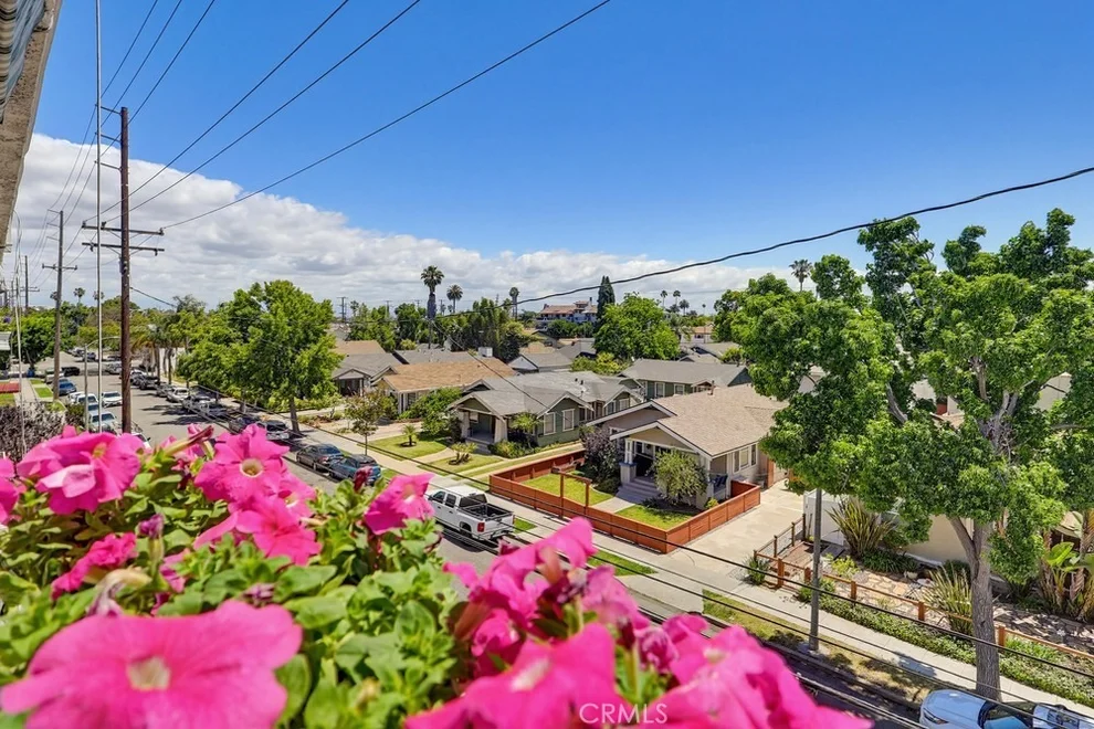 Unit for sale at 363 Newport Avenue, Long Beach, CA 90814