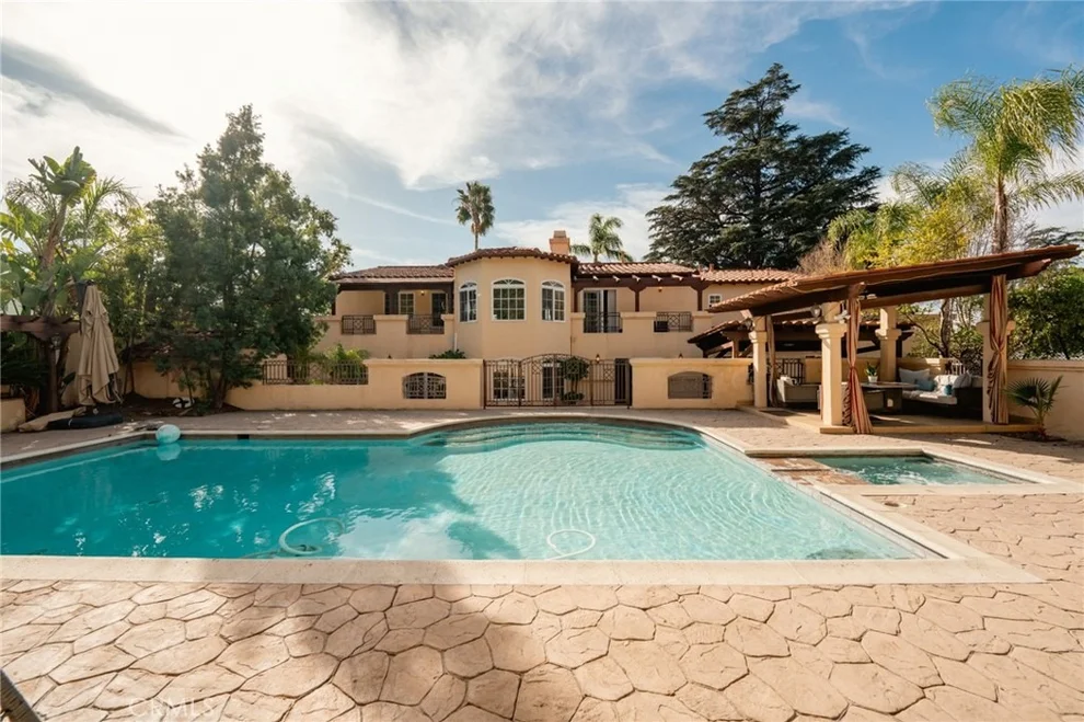 Unit for sale at 828 S Sunset Canyon, Burbank, CA 91501