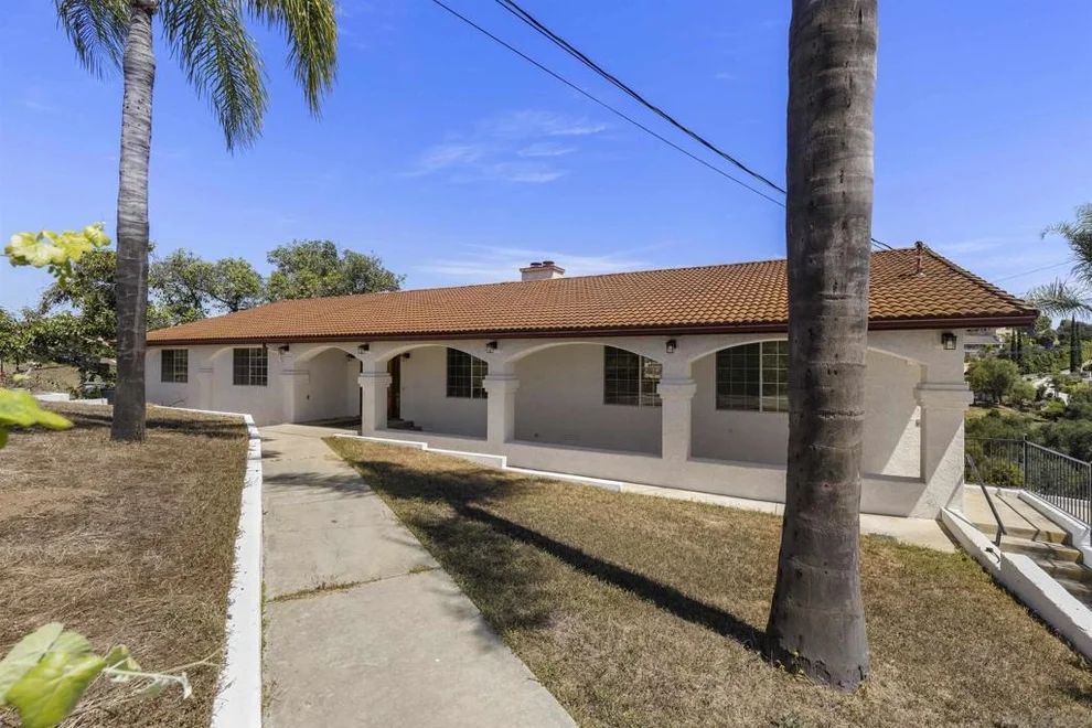 Unit for sale at 3480 Sunset Dr, Fallbrook, CA 92028