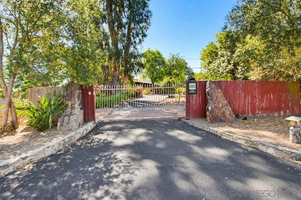 Unit for sale at 28605 Rolling Rock Rd, Escondido, CA 92026