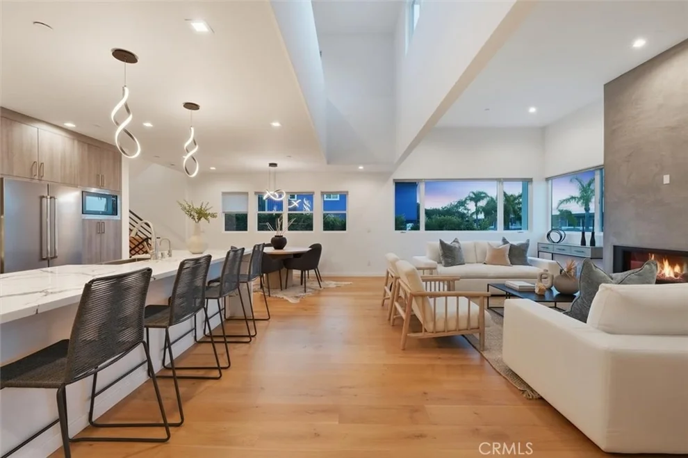Unit for sale at 1427 15th Street, Manhattan Beach, CA 90266