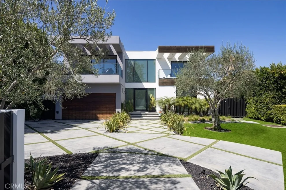 Unit for sale at 7107 Macapa Drive, Los Angeles, CA 90068