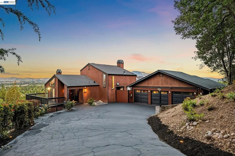 Unit for sale at 15 Surmont Ct, Lafayette, CA 94549