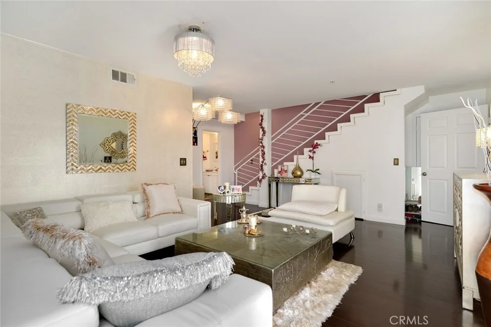 Unit for sale at 116 W Maple Street, Glendale, CA 91204