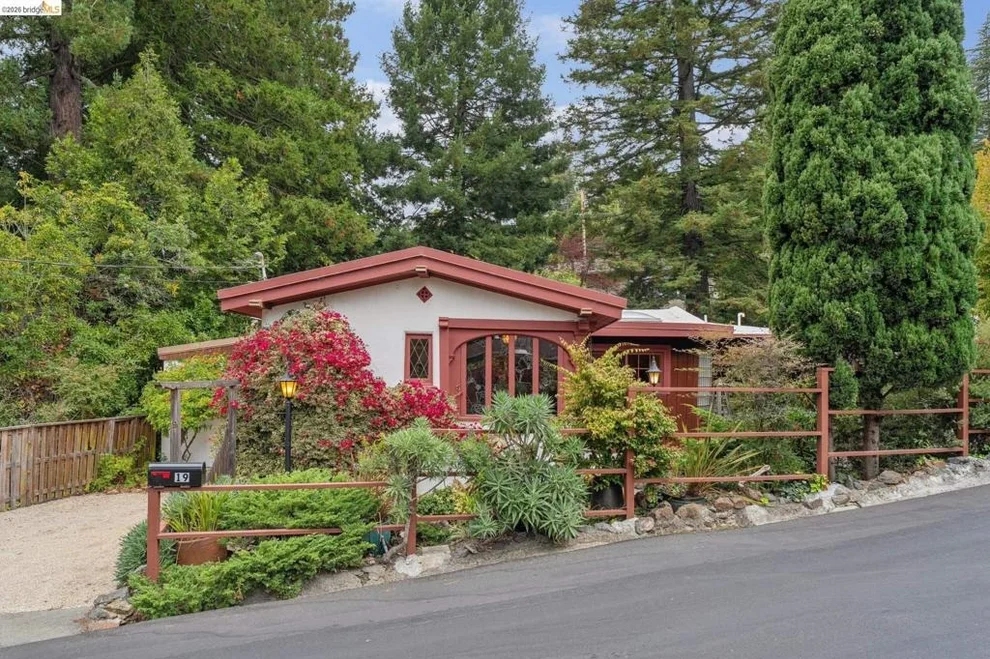 Unit for sale at 19 Sunset Dr, Kensington, CA 94707
