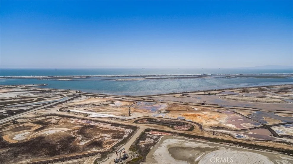 Unit for sale at 18172 FOSS Lane, Huntington Beach, CA 92648