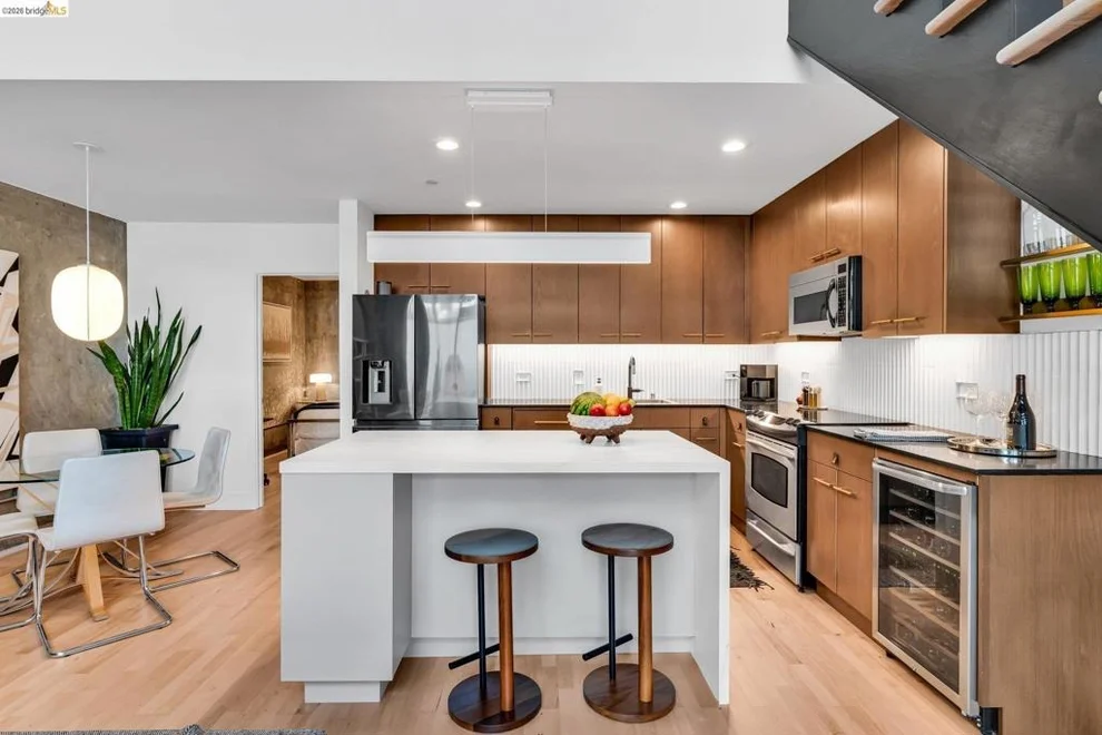 Unit for sale at 311 Oak St, Oakland, CA 94607