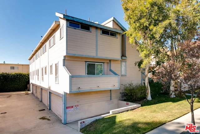 Unit for sale at 9907 INDEPENDENCE Avenue, Chatsworth, CA 91311