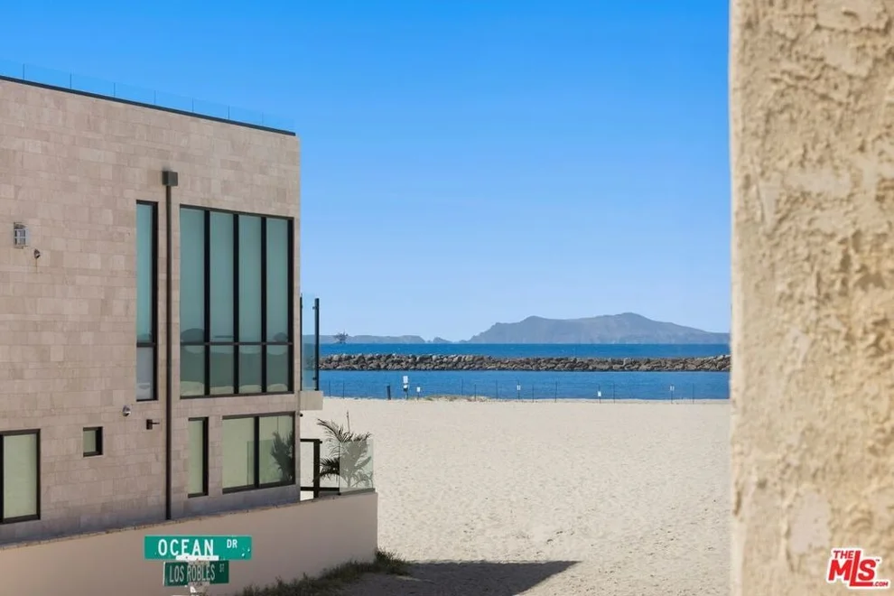 Unit for sale at 109 Los Robles Street, Oxnard, CA 93035