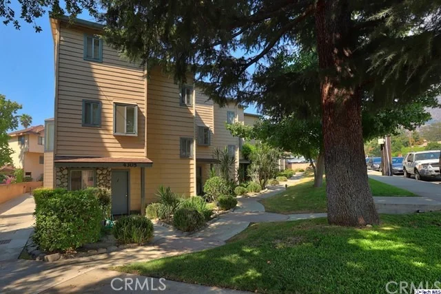 Unit for sale at 4305 Pennsylvania Avenue, Glendale, CA 91214