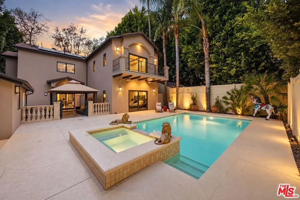 Unit for sale at 4816 Sylmar Avenue, Sherman Oaks, CA 91423