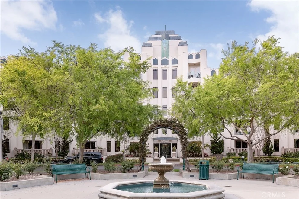 Unit for sale at 5625 Crescent Park W, Playa Vista, CA 90094